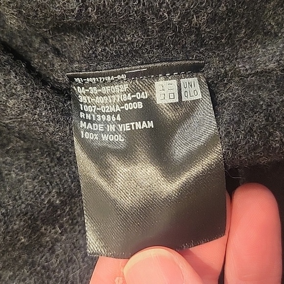 Uniqlo 100% Wool Cardigan - Picture 4 of 6